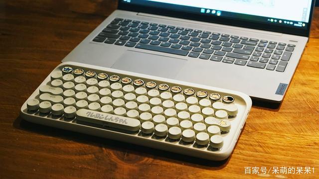 选一把手感出色,质量过硬加上自己喜欢的键盘无疑会对日常办公效率的